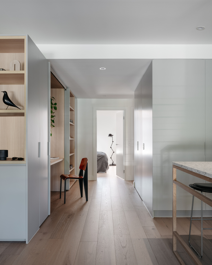 Interior photograph of Carlton Apartment aka Kathryn by Dan Preston